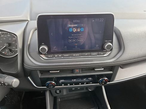 Used 2024 Nissan Rogue SV image 17