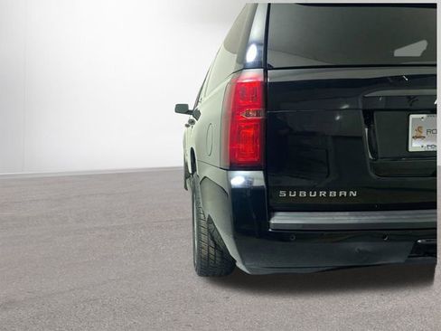 Used 2017 Chevrolet Suburban LT image 31