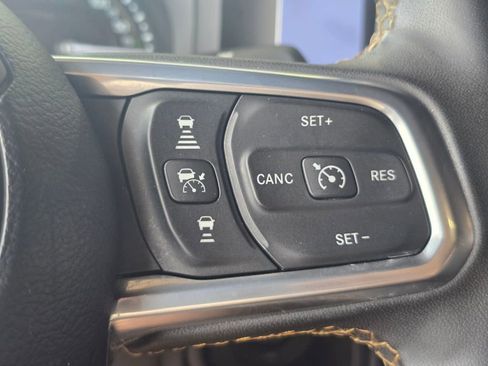 Used 2024 Jeep Wrangler Unlimited Sahara AWD/4WD image 31