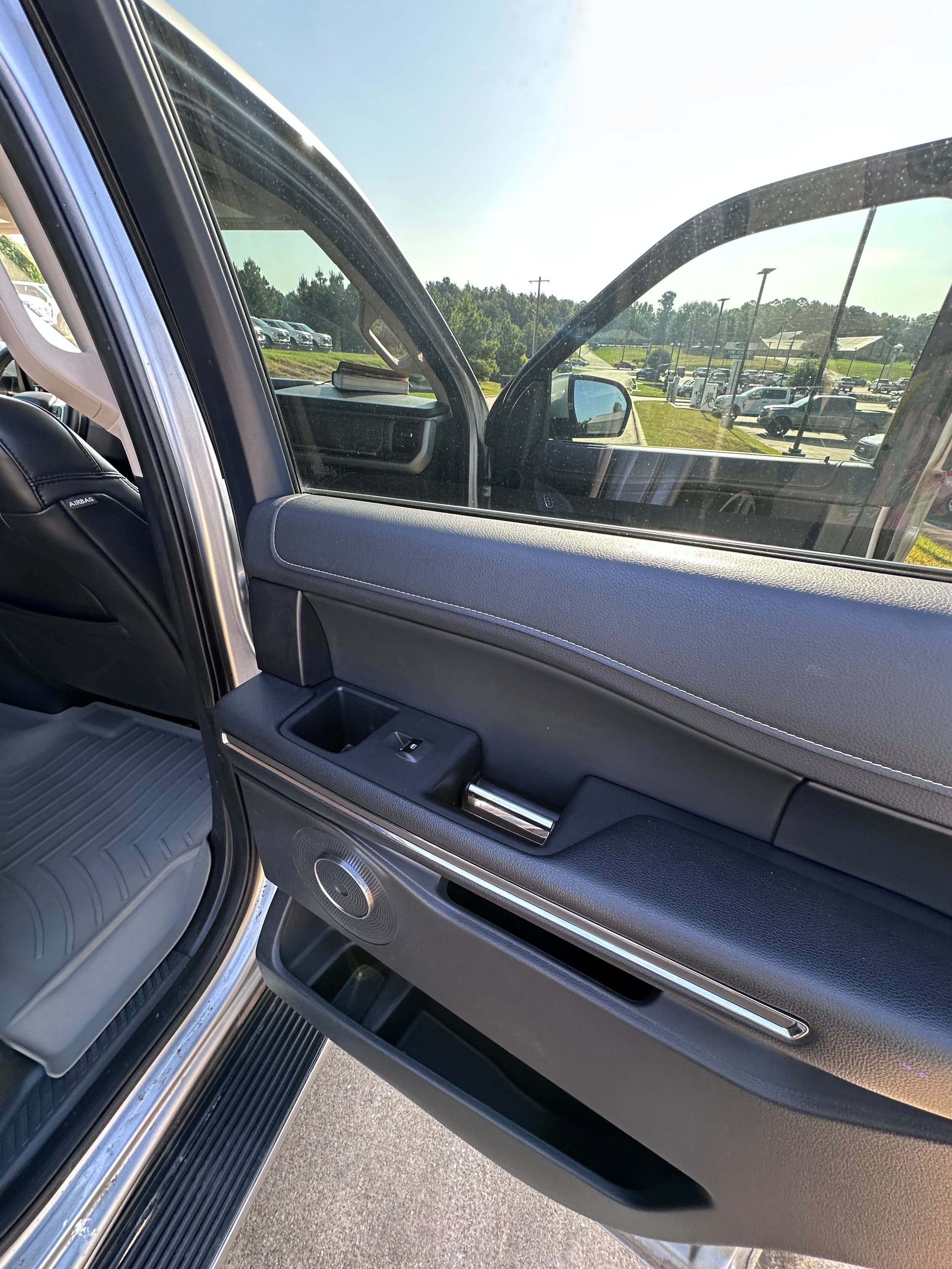 Used 2023 Ford Expedition XLT AWD/4WD image 29