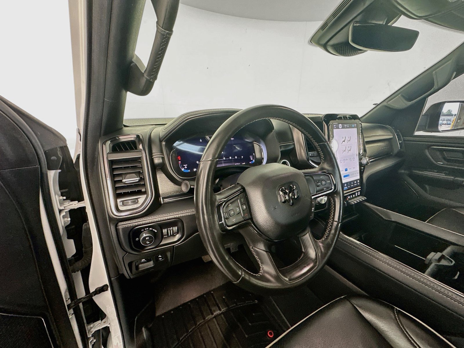 Used 2023 RAM 1500 Limited AWD/4WD image 9