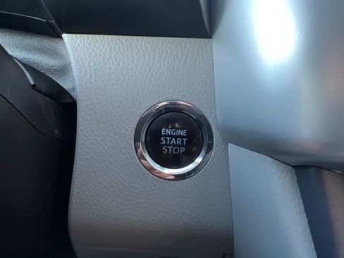 Used 2019 Toyota Highlander XLE image 26