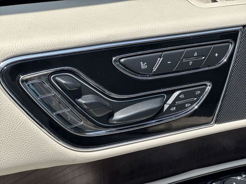 Used 2018 Lincoln Navigator Reserve w/ Technology Package AWD/4WD image 24