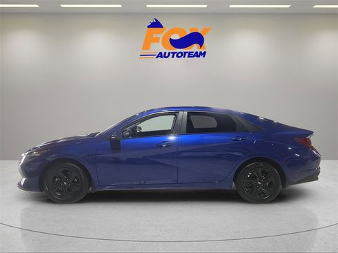 Used 2023 Hyundai Elantra SEL image 2