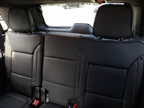 Used 2024 GMC Yukon Denali w/ Advanced Technology Package AWD/4WD image 11