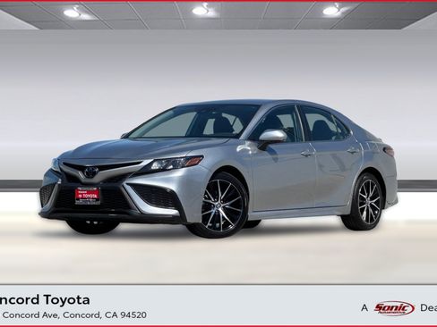 Used 2024 Toyota Camry SE FWD image 1