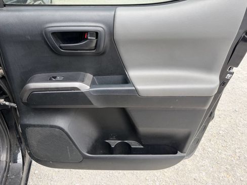 Used 2018 Toyota Tacoma SR5 AWD/4WD image 18