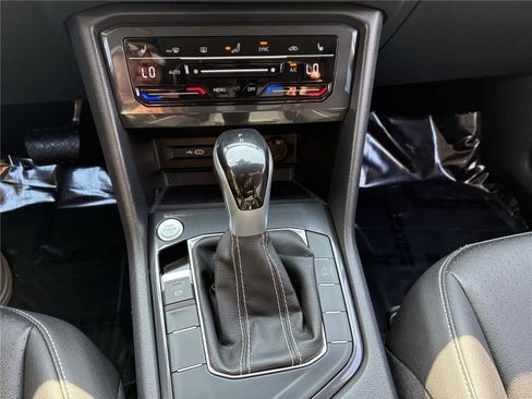 Certified 2023 Volkswagen Tiguan SE FWD image 29