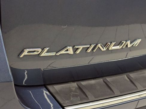 Used 2020 Ford Explorer Platinum w/ Premium Technology Package image 34