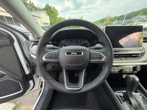 Used 2022 Jeep Compass Latitude AWD/4WD image 41