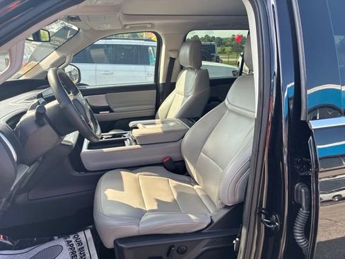 Used 2025 Ford Expedition Max Active AWD/4WD image 29