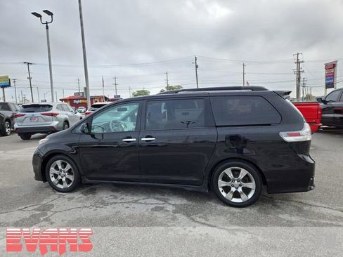 Used 2014 Toyota Sienna SE image 24
