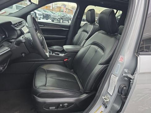 Used 2024 Jeep Grand Cherokee L Limited w/ Luxury Tech Group II image 2