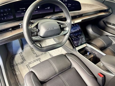Used 2023 Lucid Air Grand Touring image 9