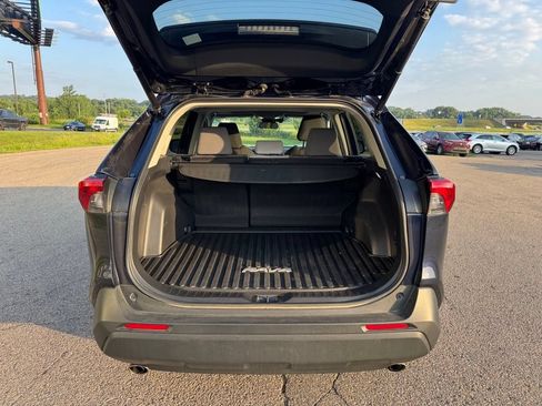 Certified 2022 Toyota RAV4 XLE w/ Convenience Package AWD/4WD image 16