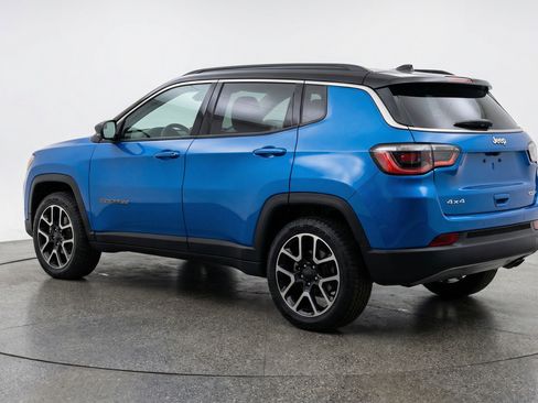 Used 2025 Jeep Compass Trailhawk AWD/4WD image 6