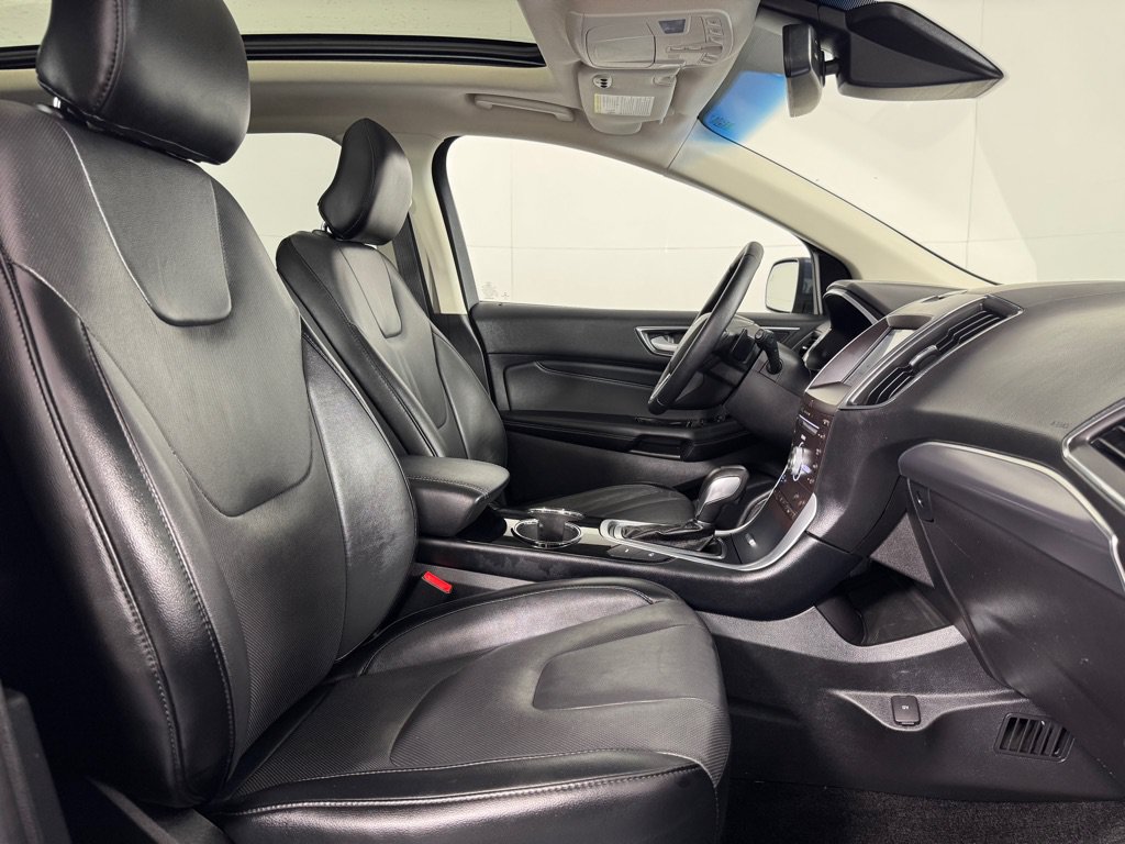Used 2018 Ford Edge Titanium w/ Equipment Group 302A FWD image 26