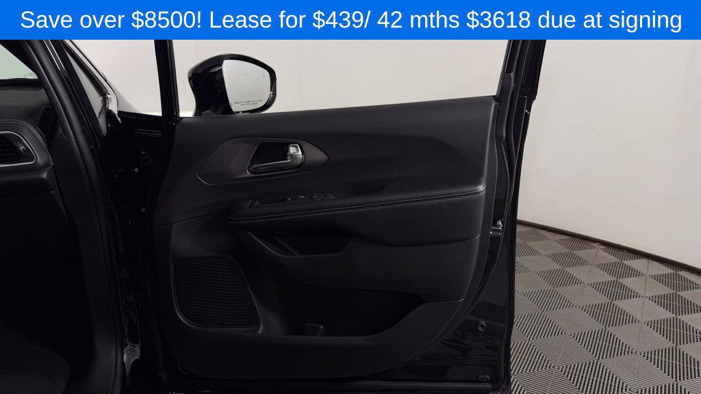 New 2027 Chrysler Pacifica Select FWD image 31