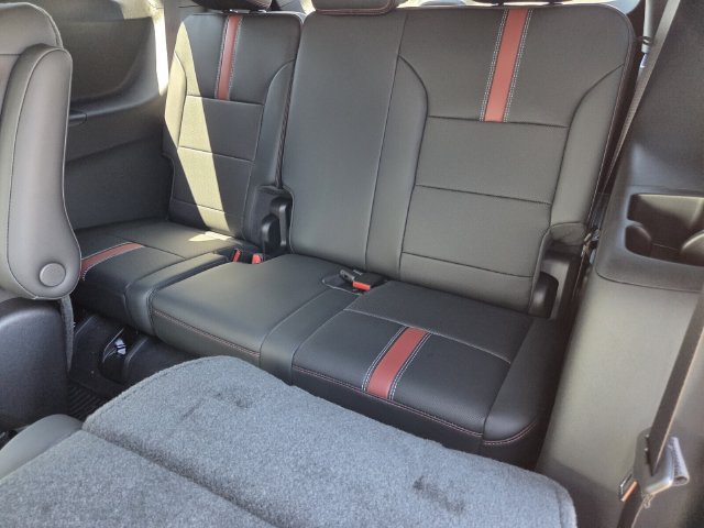 New 2027 Chevrolet Traverse RS w/ LPO, Floor Liner Package FWD image 8