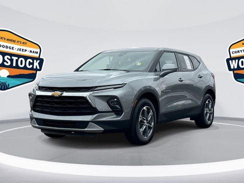 Used 2025 Chevrolet Blazer LT image 1