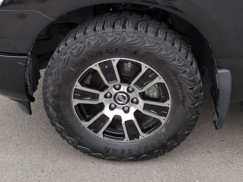 Used 2021 Nissan Titan SV w/ SV Convenience Package image 13