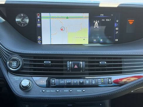 Used 2018 Lexus LS 500 w/ Accessory Package (Z2) RWD image 13