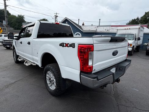 Used 2017 Ford F250 XLT AWD/4WD image 4