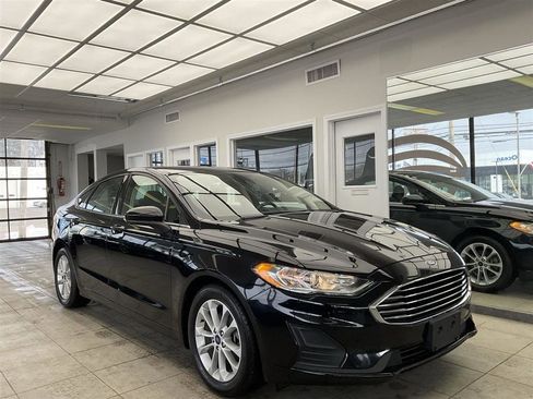Used 2020 Ford Fusion SE FWD image 1