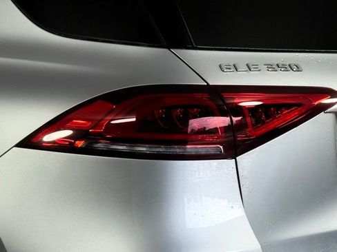 Used 2022 Mercedes-Benz GLE 350 4MATIC w/ Premium Package image 16