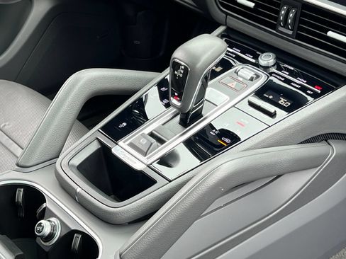 Certified 2023 Porsche Cayenne AWD/4WD image 41