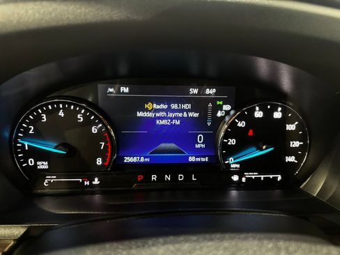 Used 2022 Ford Explorer Limited w/ Class IV Trailer Tow Package AWD/4WD image 8