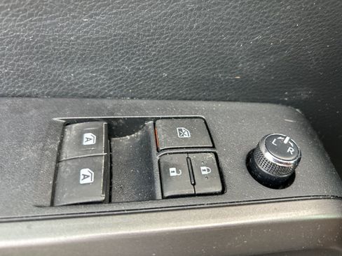 Used 2017 Toyota Tacoma TRD Sport image 14