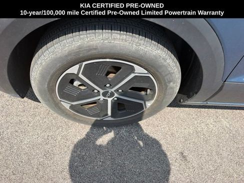 Certified 2023 Kia Niro EX FWD image 3