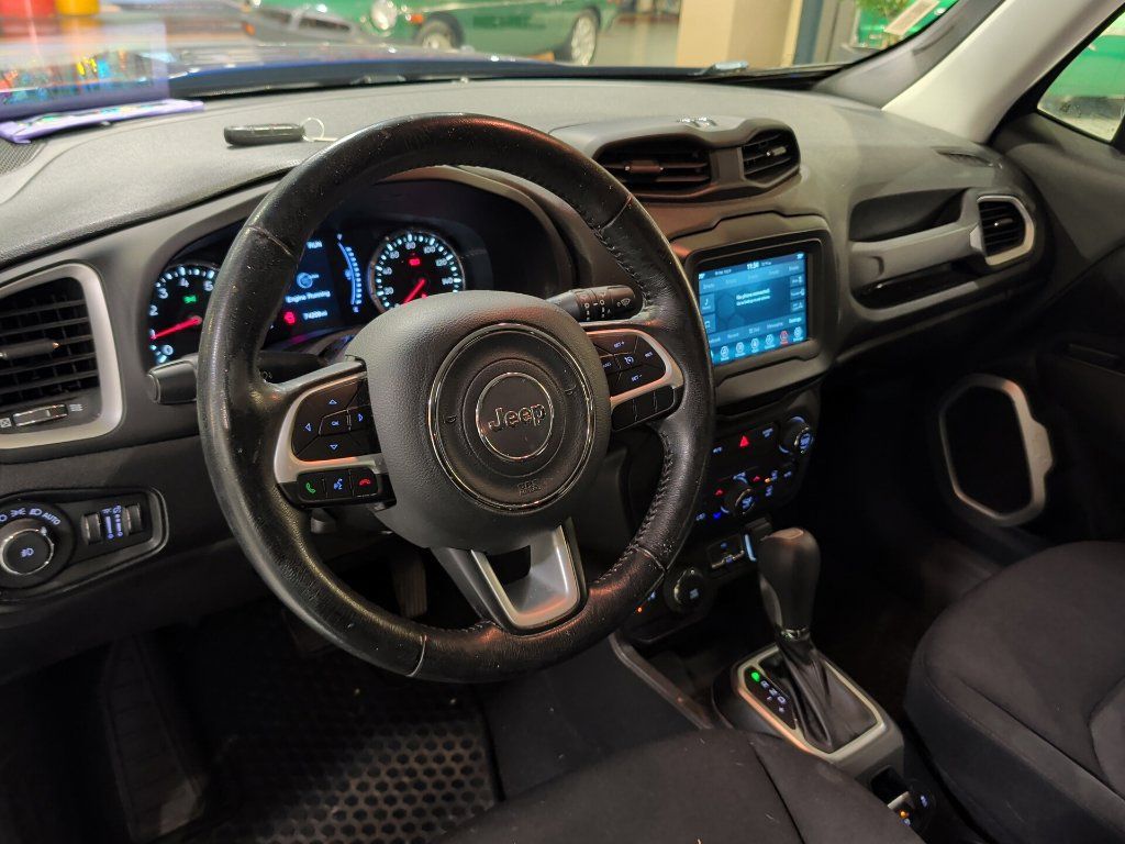 Used 2019 Jeep Renegade Latitude w/ Cold Weather Group AWD/4WD image 5