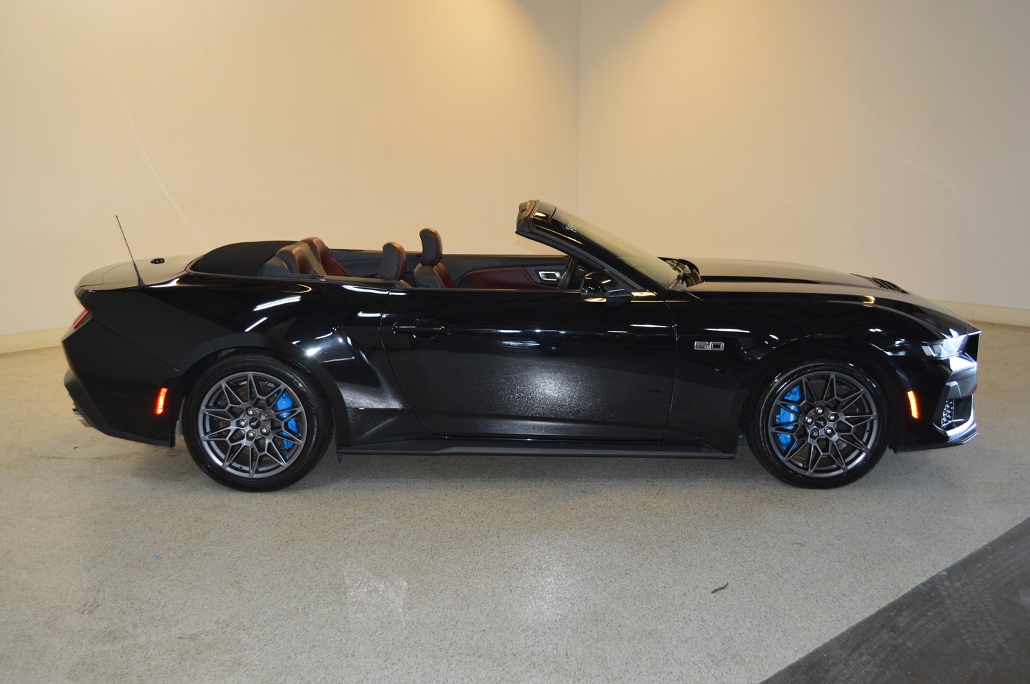 Used 2024 Ford Mustang GT Premium w/ GT Performance Package RWD image 2