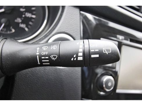 Used 2020 Nissan Rogue SV FWD image 18