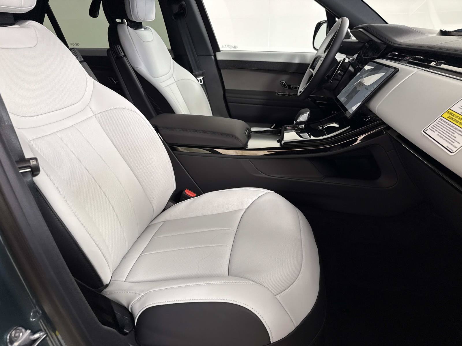 New 2026 Land Rover Range Rover Sport Dynamic SE AWD/4WD image 9