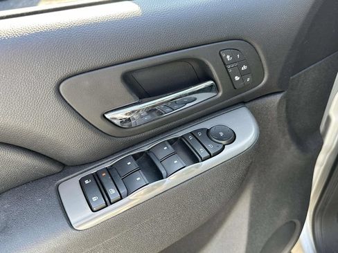 Used 2010 Chevrolet Avalanche LT w/ Luxury Package AWD/4WD image 19
