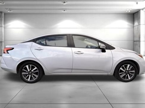 Used 2021 Nissan Versa SV image 8