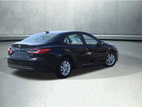 Used 2025 Toyota Camry LE FWD image 10
