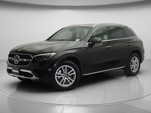 Certified 2025 Mercedes-Benz GLC 300 4MATIC image 3