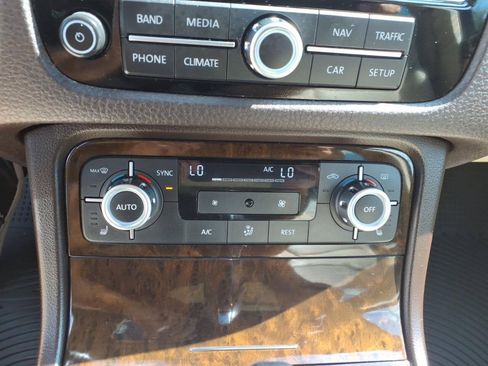 Used 2014 Volkswagen Touareg TDI AWD/4WD image 23