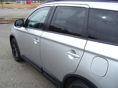 Used 2019 Mitsubishi Outlander LE image 24