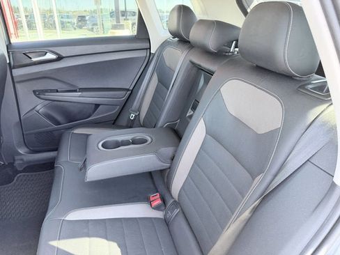 Used 2022 Volkswagen Taos SEL image 18