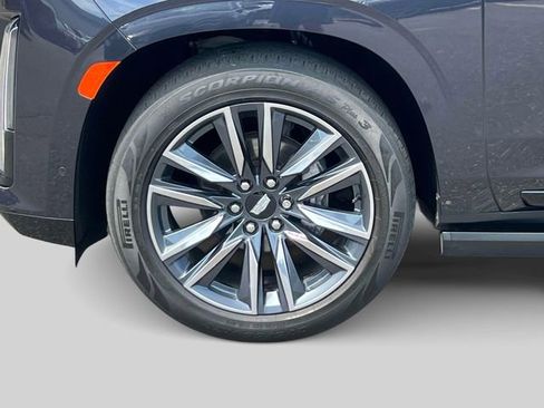 Used 2023 Cadillac Escalade ESV Sport Platinum AWD/4WD image 9