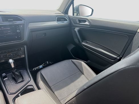 Used 2021 Volkswagen Tiguan SE w/ Panoramic Sunroof Package FWD image 21
