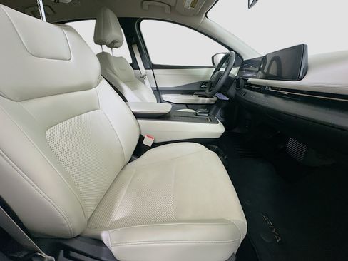 Used 2023 Nissan Ariya FWD image 30