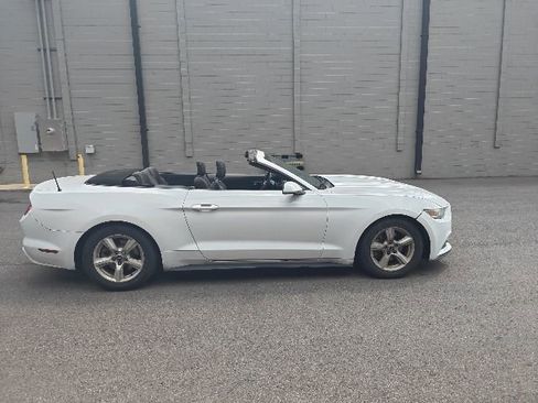 Used 2015 Ford Mustang Convertible image 2