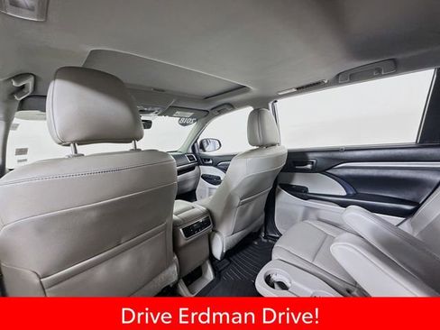 Certified 2018 Toyota Highlander Limited FWD image 10