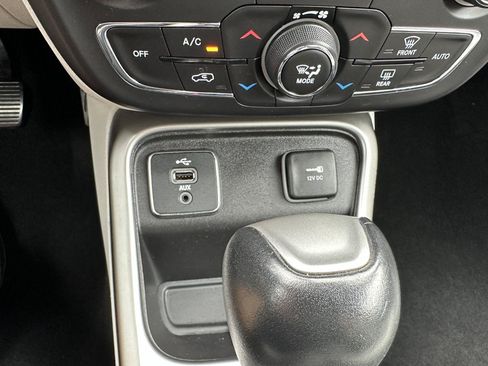 Used 2018 Jeep Compass Latitude w/ Popular Equipment Group FWD image 59